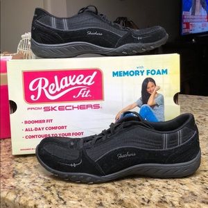 Skechers Breathe Easy in Black/Charcoal